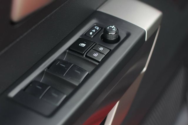2023 Toyota Tundra 4WD ONE OWNER 4WD SR5 CREWMAX W/ TRD SPORT PKG, LEATHER, 14' SCREEN - 23047448 - 19