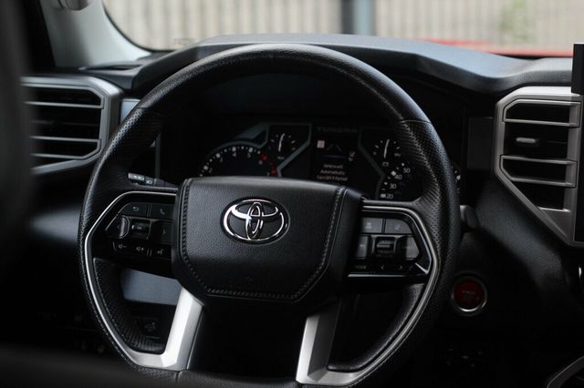 2023 Toyota Tundra 4WD ONE OWNER 4WD SR5 CREWMAX W/ TRD SPORT PKG, LEATHER, 14' SCREEN - 23047448 - 28