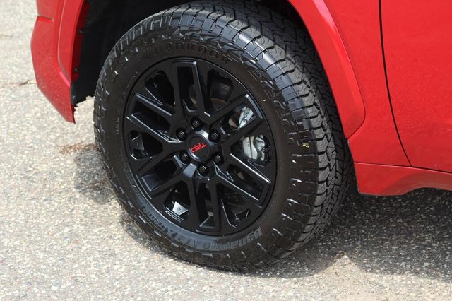 2023 Toyota Tundra 4WD ONE OWNER 4WD SR5 CREWMAX W/ TRD SPORT PKG, LEATHER, 14' SCREEN - 23047448 - 32
