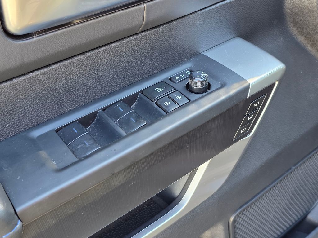 2023 Toyota Tundra 4WD Platinum - 23001030 - 17