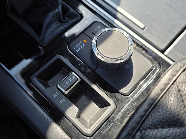 2023 Toyota Tundra 4WD Platinum - 23001030 - 24