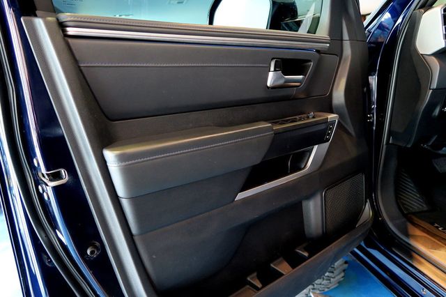 2023 Toyota Tundra 4WD Platinum CrewMax 5.5' Bed 3.5L - 23068546 - 11