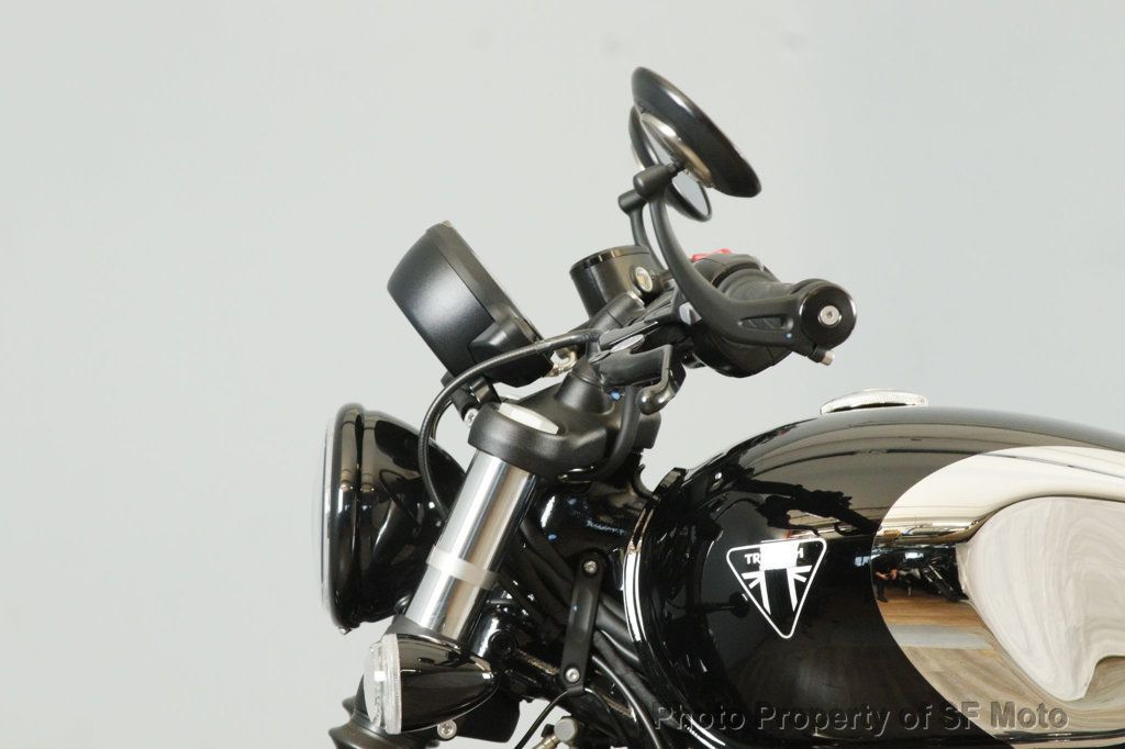 2023 Triumph Bonneville Bobber Chrome Edition Includes Warranty! - 22636719 - 6