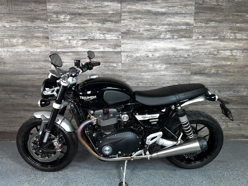 2023 Triumph Speed Twin 1200 One Owner! - 22630445 - 10