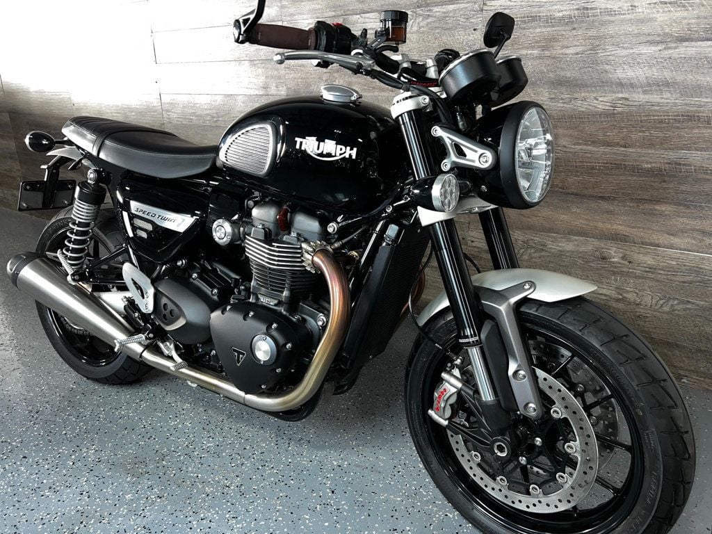 2023 Triumph Speed Twin 1200 One Owner! - 22630445 - 1