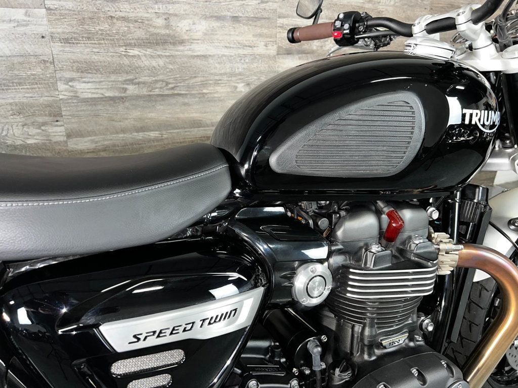 2023 Triumph Speed Twin 1200 One Owner! - 22630445 - 7