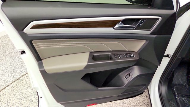 2023 Volkswagen Atlas 2.0T SE w/Technology 4MOTION w/ Captain's Chairs & 20'' Wheels - 23096072 - 9