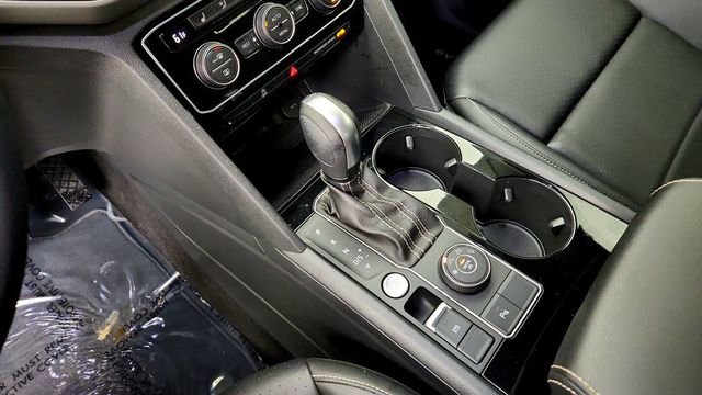 2023 Volkswagen Atlas 2.0T SE w/Technology 4MOTION w/ Captain's Chairs & 20'' Wheels - 23096072 - 15