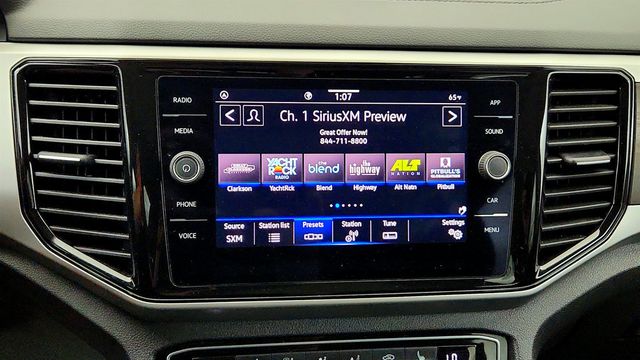 2023 Volkswagen Atlas 2.0T SE w/Technology FWD w/ Panoramic Sunroof & Black Wheels - 23041509 - 17