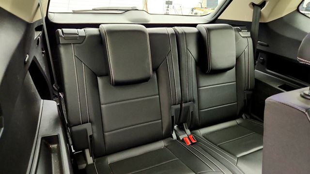 2023 Volkswagen Atlas 2.0T SE w/Technology FWD w/ Panoramic Sunroof & Black Wheels - 23041509 - 21