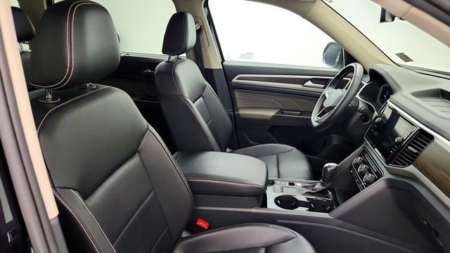 2023 Volkswagen Atlas 2.0T SE w/Technology FWD w/ Panoramic Sunroof & Black Wheels - 23041509 - 23