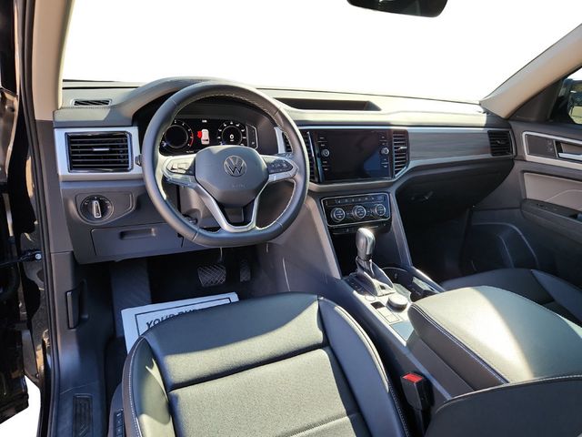 2023 Volkswagen Atlas 3.6L V6 SEL 4MOTION with 2nd-Row Dual Captain's Chairs - 22935832 - 16