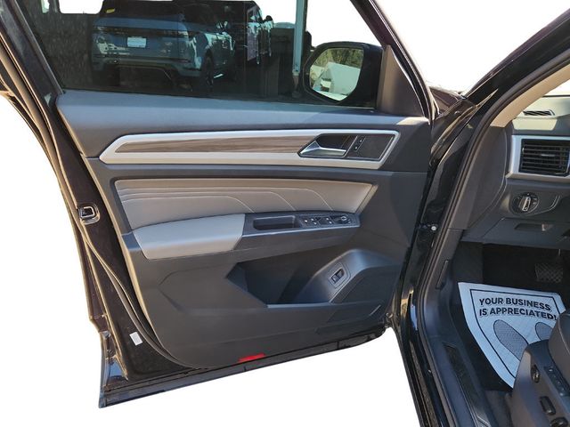 2023 Volkswagen Atlas 3.6L V6 SEL 4MOTION with 2nd-Row Dual Captain's Chairs - 22935832 - 23