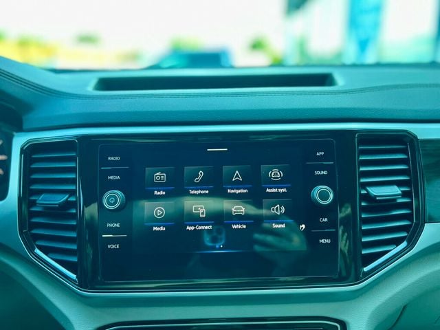 2023 Volkswagen Atlas 3.6L V6 SE w/Technology 4MOTION - 23044259 - 25