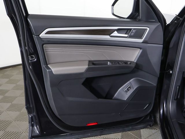 2023 Volkswagen Atlas 3.6L V6 SE w/Technology 4MOTION - 23019202 - 22