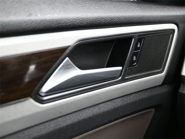 2023 Volkswagen Atlas 3.6L V6 SE w/Technology FWD - 22954279 - 29