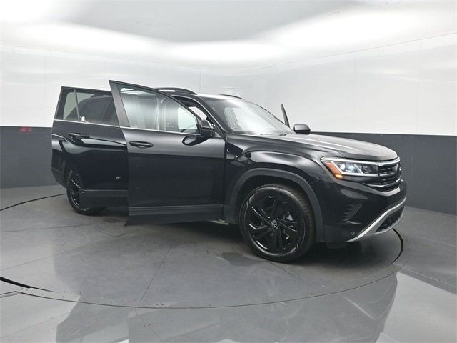 2023 Volkswagen Atlas 3.6L V6 SE w/Technology FWD - 22954279 - 39