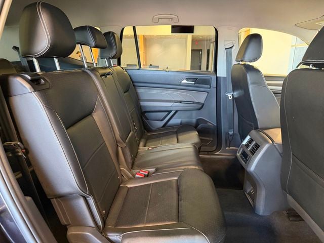 2023 Volkswagen Atlas 3.6L V6 SE w/Technology FWD - 23049810 - 22