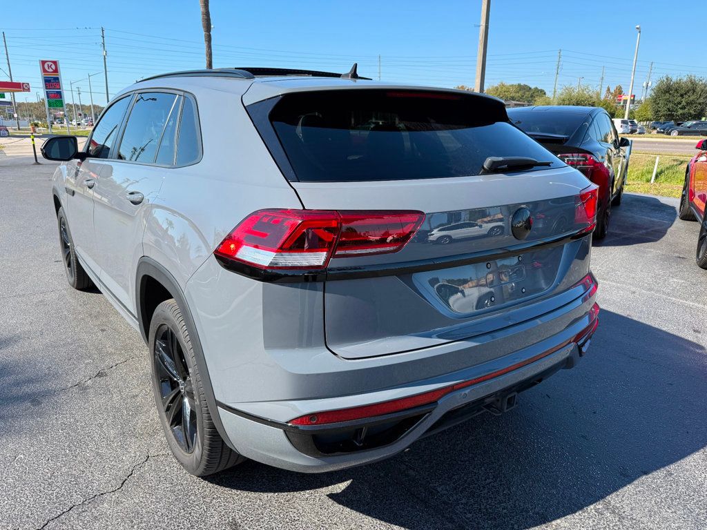 2023 Volkswagen Atlas Cross Sport V6 SEL R-Line photo 2