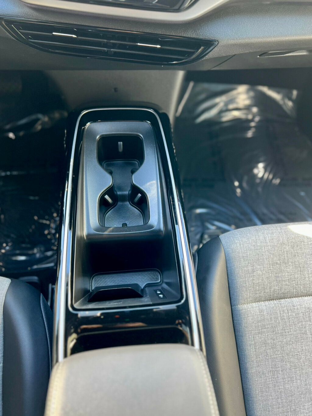 2023 Volkswagen ID.4 PRO - 22945769 - 27