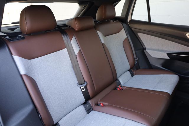 2023 Volkswagen ID.4 Pro - 23042939 - 22