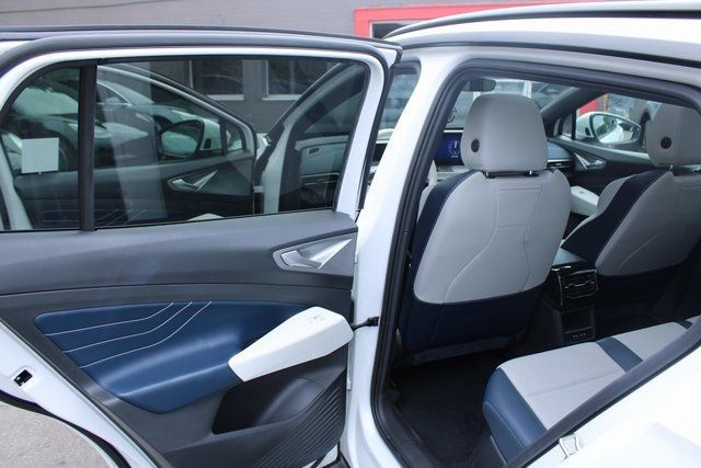 2023 Volkswagen ID.4 Pro S photo 28