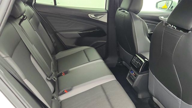 2023 Volkswagen ID.4 Pro S Plus AWD w/SK On Battery & VW Sound - 23008350 - 22