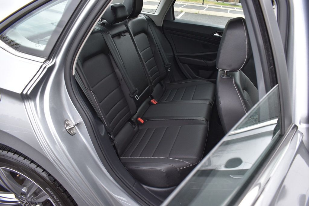 2023 Volkswagen Jetta SE photo 2