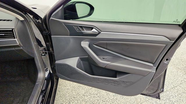 2023 Volkswagen Jetta SE Automatic - 23005618 - 24