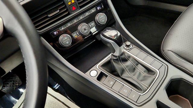 2023 Volkswagen Jetta SE Automatic w/ Panoramic Sunroof Package - 23021598 - 12