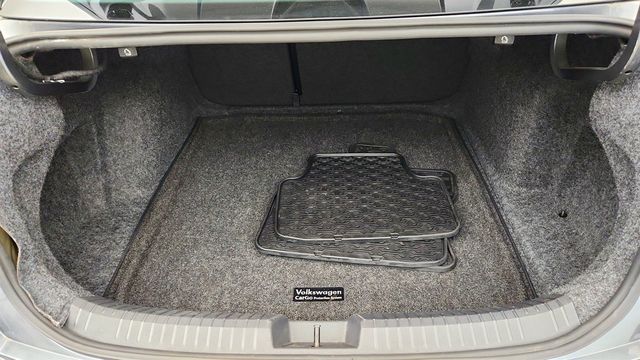 2023 Volkswagen Jetta SE Automatic w/ Panoramic Sunroof Package - 23021598 - 17