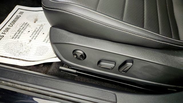 2023 Volkswagen Jetta SE Automatic w/ Power Tilting & Sliding Panoramic Sunroof - 23007588 - 11