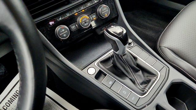 2023 Volkswagen Jetta SE Automatic w/ Power Tilting & Sliding Panoramic Sunroof - 23007588 - 16