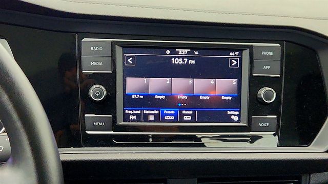 2023 Volkswagen Jetta SE Automatic w/ Power Tilting & Sliding Panoramic Sunroof - 23007588 - 18