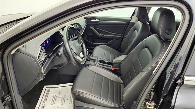 2023 Volkswagen Jetta SE Automatic w/ Power Tilting & Sliding Panoramic Sunroof - 23007588 - 19