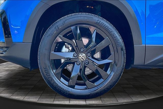 2023 Volkswagen Taos SE 4MOTION - 23055798 - 38