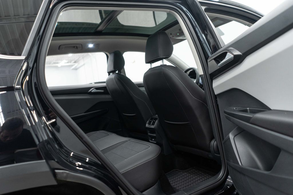Volkswagen Taos photo 12