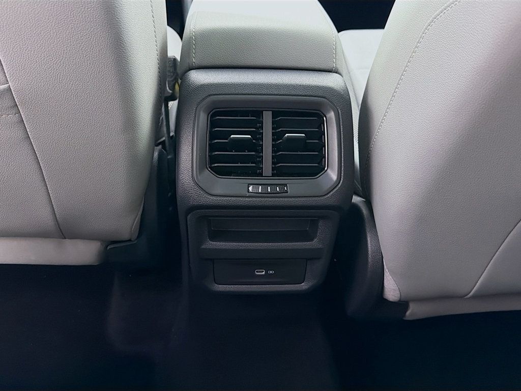 2023 Volkswagen Taos SE 4MOTION - 23011513 - 25