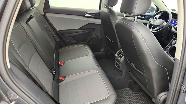2023 Volkswagen Taos SE 4MOTION *Ltd Avail* with Panoramic Sunroof & Black Wheel Pkgs - 23007485 - 22
