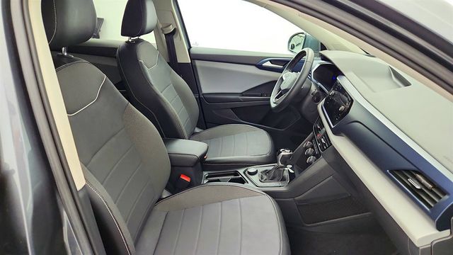 2023 Volkswagen Taos SE 4MOTION *Ltd Avail* with Panoramic Sunroof & Black Wheel Pkgs - 23007485 - 23