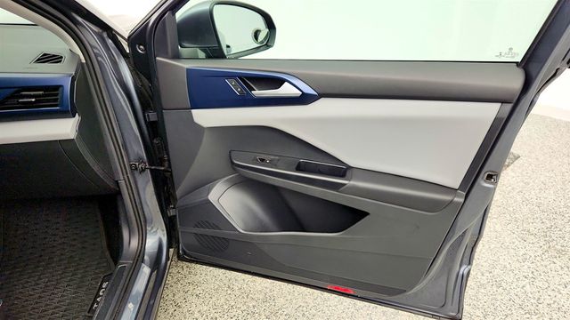 2023 Volkswagen Taos SE 4MOTION *Ltd Avail* with Panoramic Sunroof & Black Wheel Pkgs - 23007485 - 25