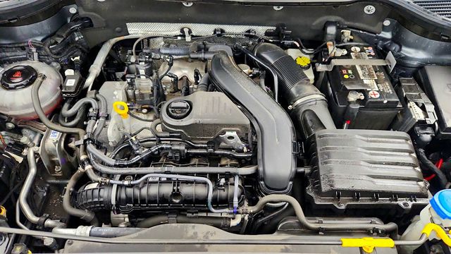 2023 Volkswagen Taos SE 4MOTION *Ltd Avail* with Panoramic Sunroof & Black Wheel Pkgs - 23007485 - 26