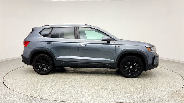 2023 Volkswagen Taos SE 4MOTION *Ltd Avail* with Panoramic Sunroof & Black Wheel Pkgs - 23007485 - 3