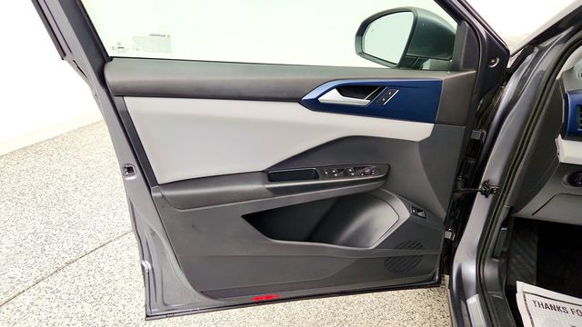 2023 Volkswagen Taos SE 4MOTION with Panoramic Sunroof Package - 23026777 - 10