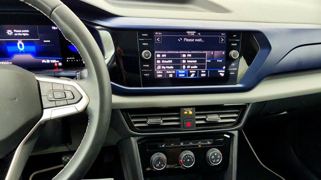 2023 Volkswagen Taos SE 4MOTION w/ Panoramic Sunroof - 23066991 - 17