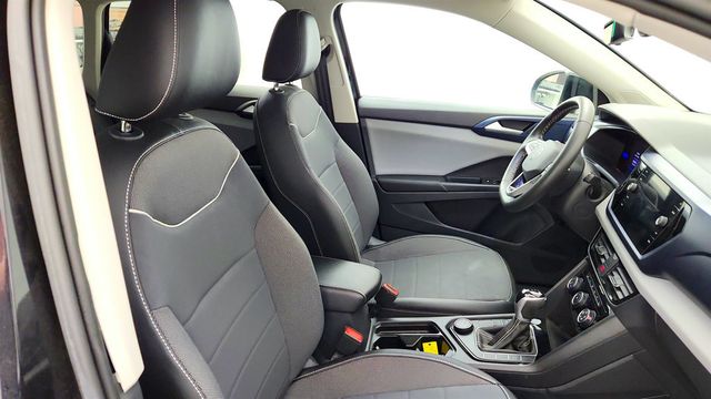 2023 Volkswagen Taos SE 4MOTION w/ Panoramic Sunroof - 23066991 - 23