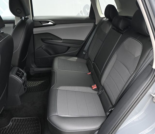 2023 Volkswagen Taos SE FWD - 23048780 - 17