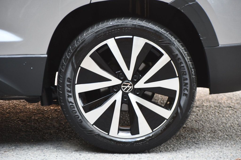 2023 Volkswagen Taos SE photo 10