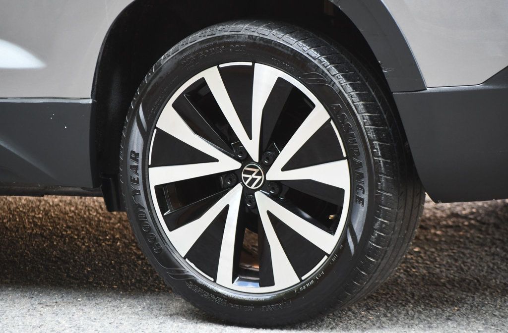 2023 Volkswagen Taos SE photo 11