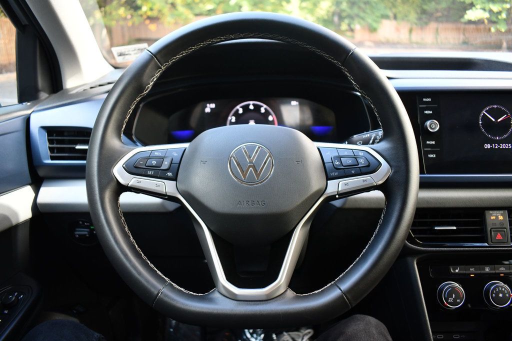 2023 Volkswagen Taos SE photo 17